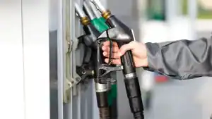 Governo trava descida dos combustíveis prevista para início da semana&nbsp;