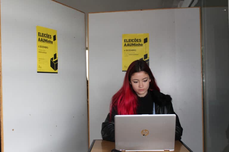 Candidata à Direção da AAUMinho, Inês Castro, já votou