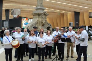Alunos da Academia Sénior de Braga animam Mercado Municipal