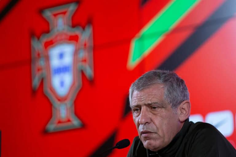 Fernando Santos reúne-se com FPF para analisar continuidade no cargo