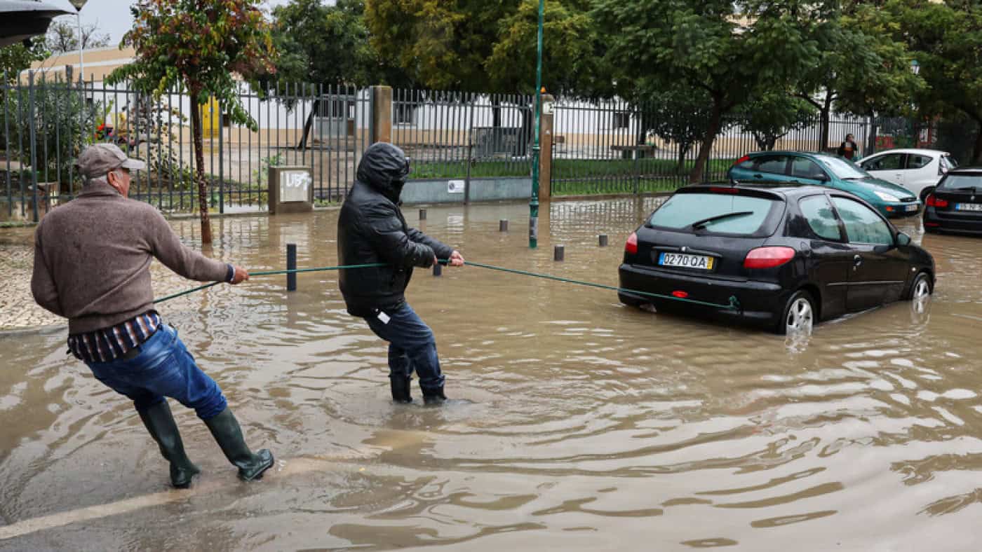 Proteção Civil registou 526 ocorrência entre as 16:00 de domingo e as 07:00 de hoje