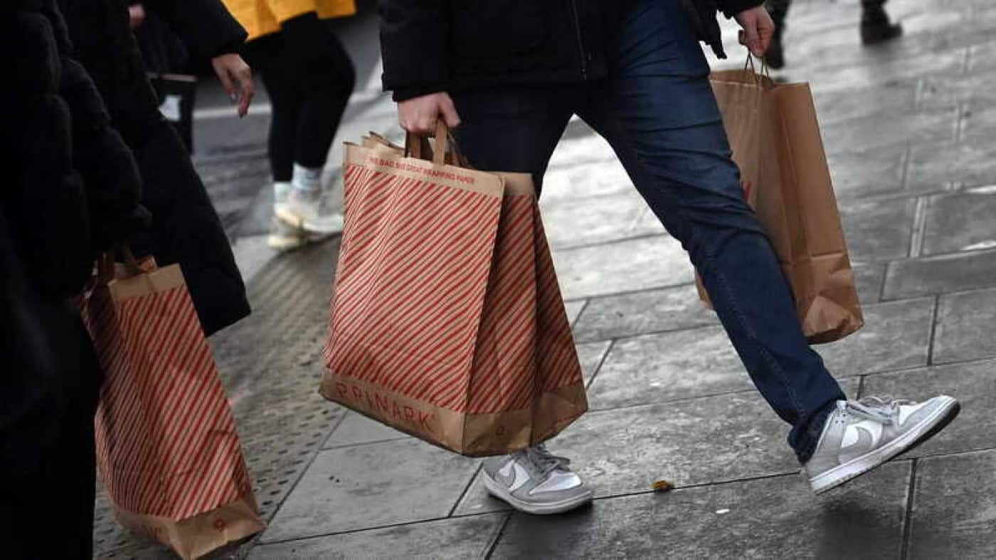 Portugueses vão gastar menos 5% este Natal e um quarto diz que não vai comprar prendas