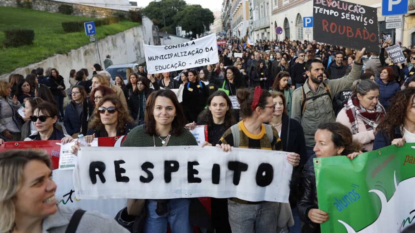 Segundo período letivo arranca hoje com greves de professores