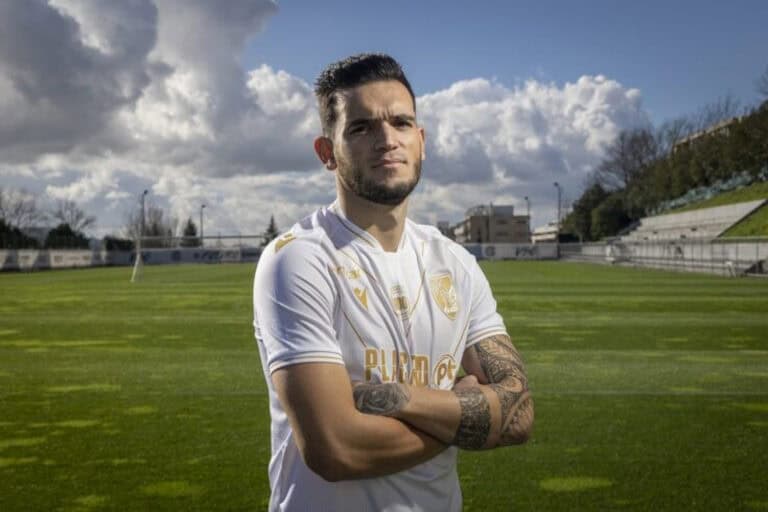 Dénis Duarte está de regresso ao Vitória SC