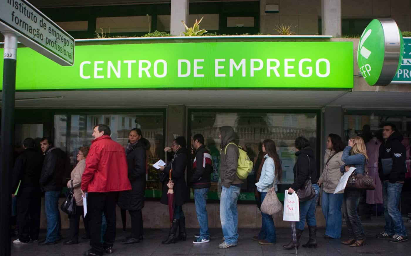 Taxa de desemprego sobe para 6,4% em novembro, máximo desde julho de 2021