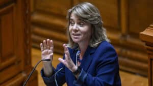 Bloco quer estabelecer diferencial máximo entre salário mais alto e mais baixo