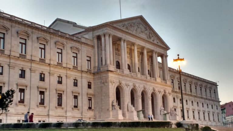 "Protesto pelas Artes" convocado para quarta-feira em frente ao parlamento