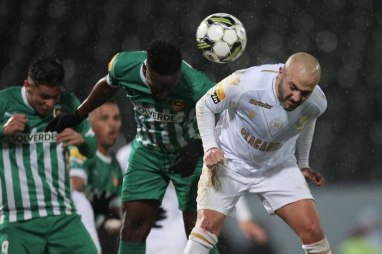 Vitória SC e Rio Ave empatam em Guimarães