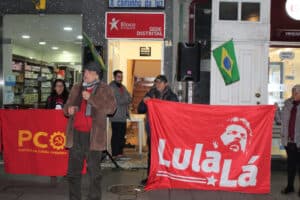 Dezenas de pessoas juntam-se em Braga “contra o terrorismo em Brasília”