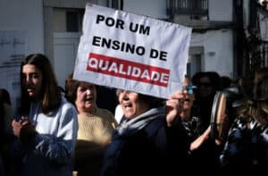 Professores marcham em Lisboa pela escola pública e contra alterações aos concursos