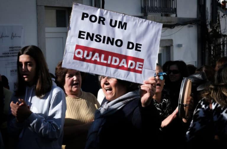 Professores marcham em Lisboa pela escola pública e contra alterações aos concursos