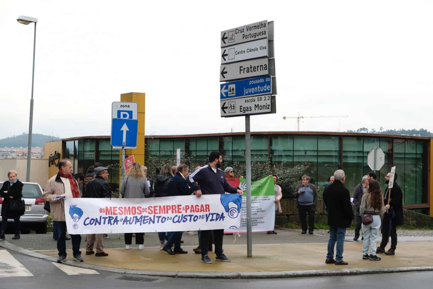 Movimento 'Os mesmos de sempre a pagar' protesta em Guimarães