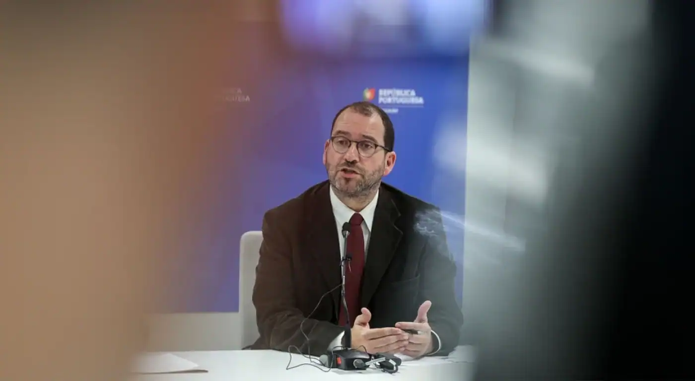 Governo admite vinculação de professores após três contratos