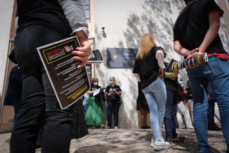 Funcionários judiciais entregam pré-aviso de greve para um mês&nbsp;