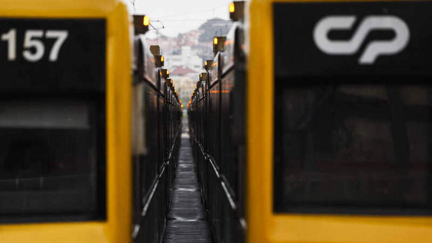 Abatimento na Linha do Norte em Gaia suprimiu 52 comboios e atrasou 130