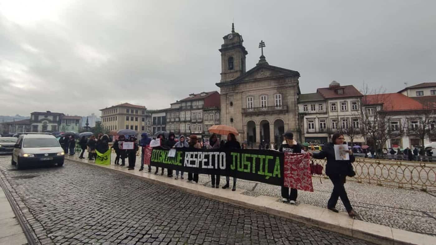 Docentes e não docentes concentraram-se no centro de Guimarães