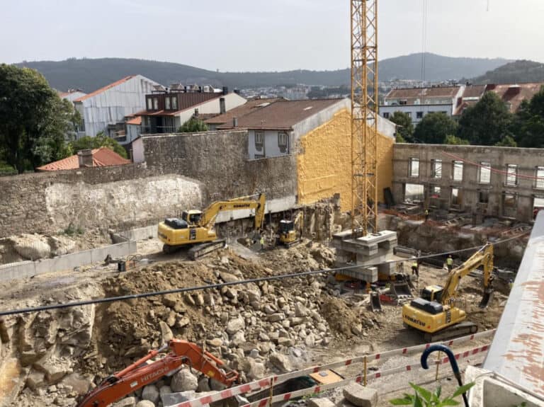 Obra de futuro hotel junto às Convertidas parcialmente embargada