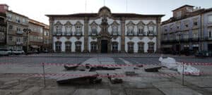 Pisos da Avenida Central, Praça do Município e estradas mereceram fortes críticas