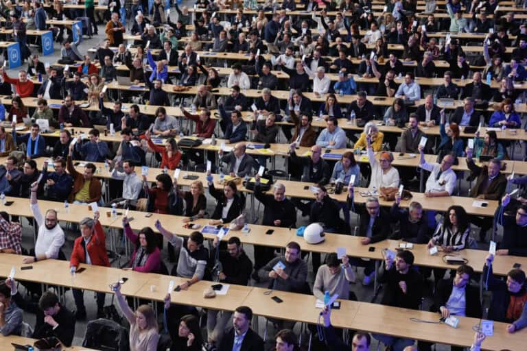 Liberais votam hoje para escolher 4.º presidente da sua história&nbsp;