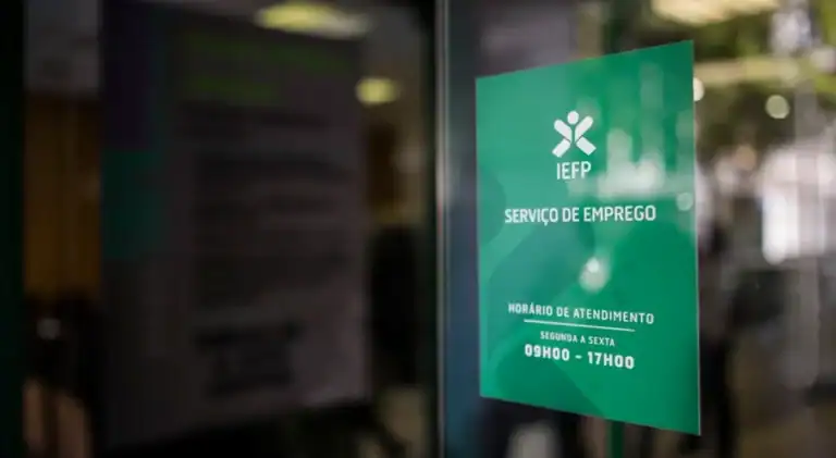 Desemprego&nbsp;baixou 11,8% em dezembro em termos homólogos