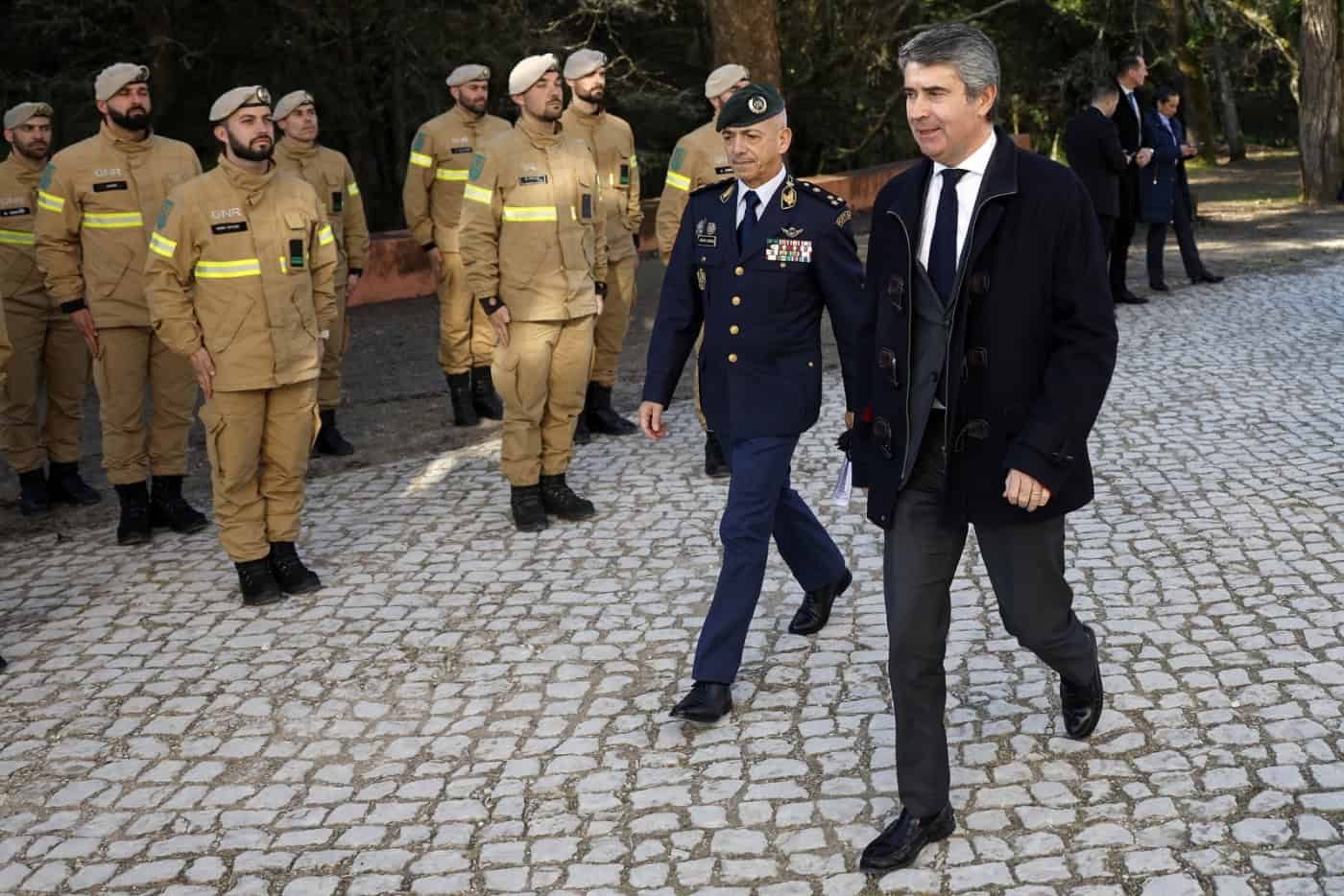 Ministros da Administração Interna e Defesa confirmam novo concurso para meios aéreos