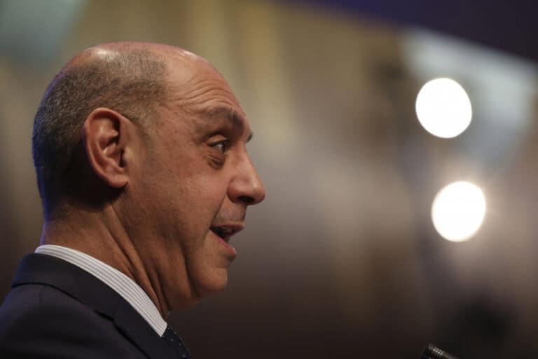 Ministro confiante de que é possível manter maternidades a funcionar