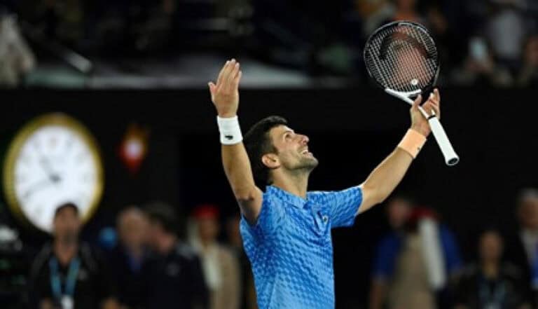 Djokovic conquista 10.º Open da Austrália ao bater Tsitsipas&nbsp;