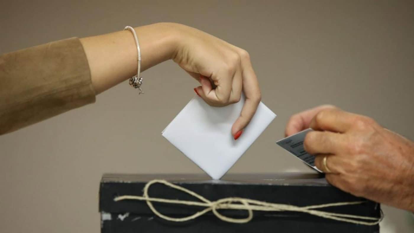 Cerca de 90% dos jovens já votaram, mas apenas 17,5,% têm filiação partidária