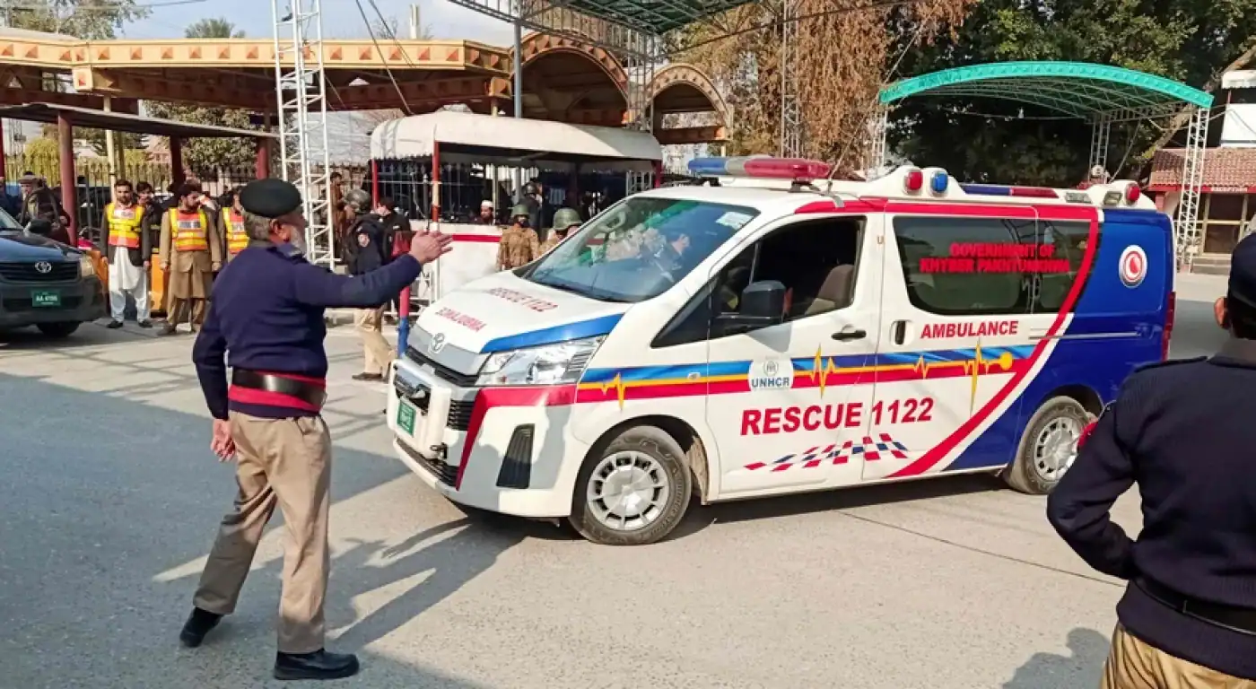 Paquistão. Explosão em mesquita faz pelo menos 28 mortos e 150 feridos