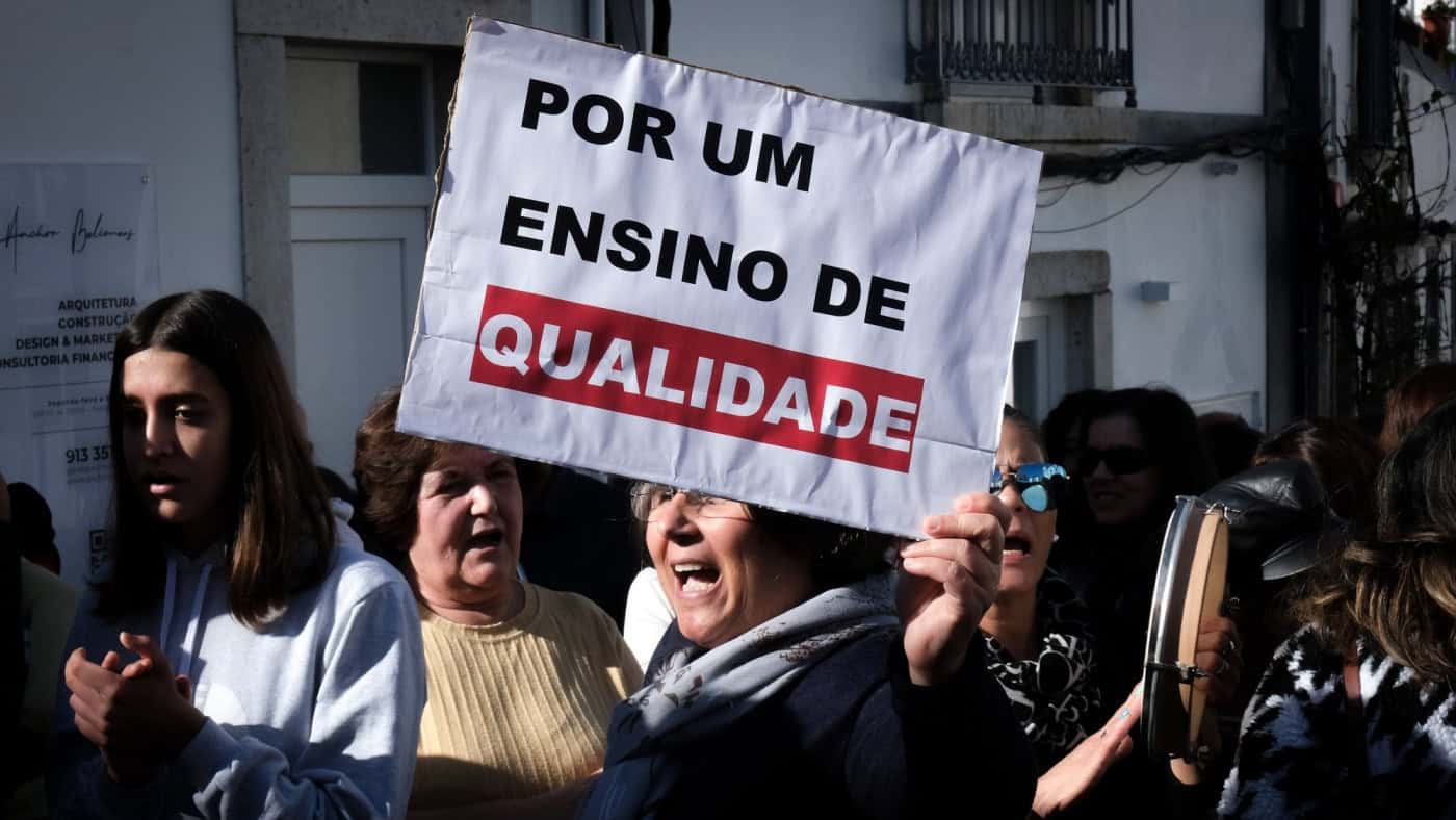 Professores unidos continuam a luta à margem dos sindicatos