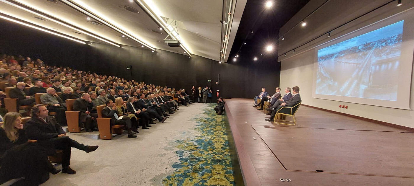 Rio acusa Governo de cultivar relações desequilibradas com autarquias