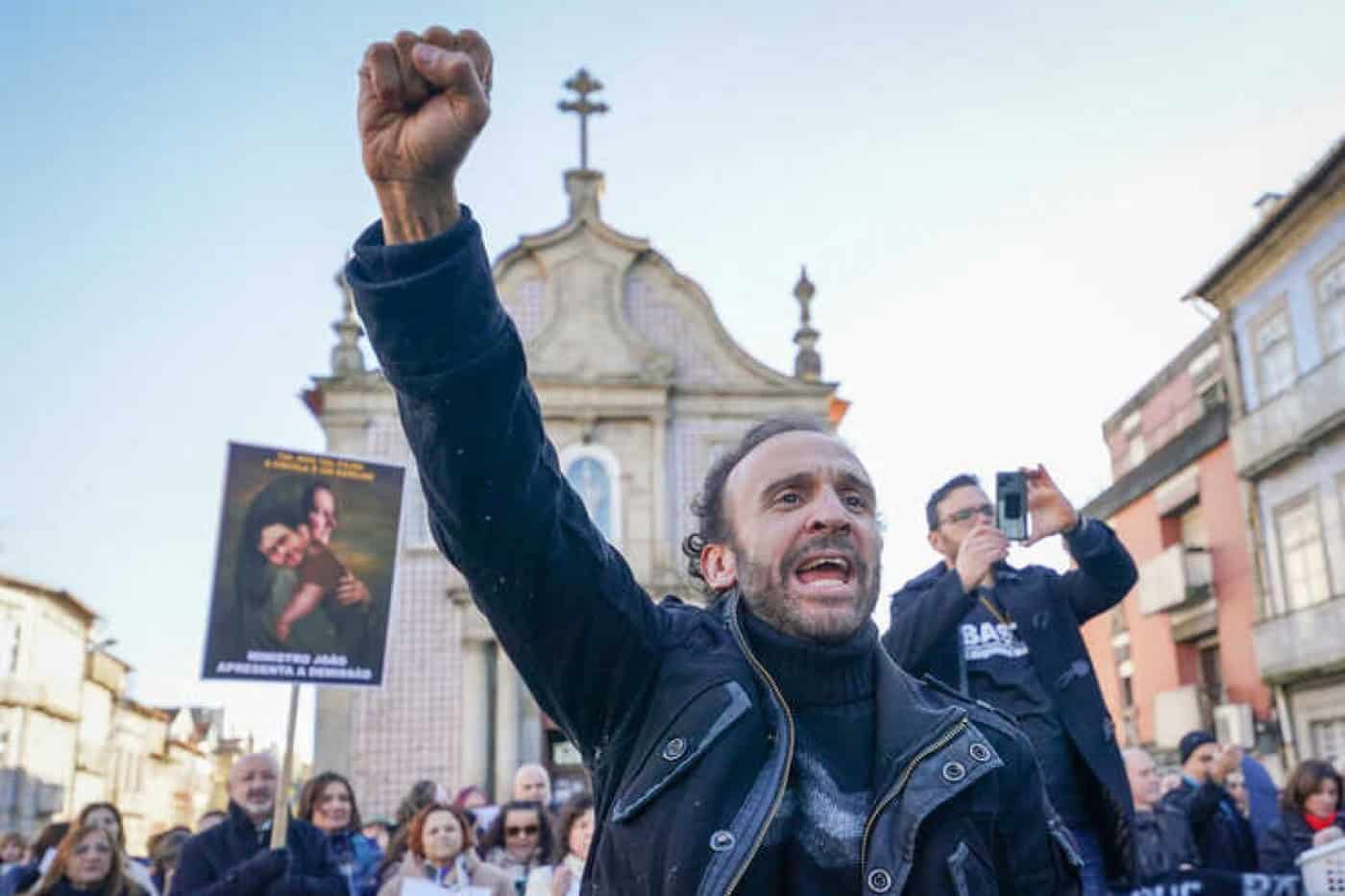 Entram em vigor serviços mínimos nas escolas