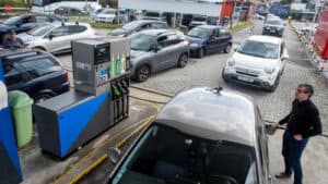 Gasóleo desce oito cêntimos e gasolina quatro