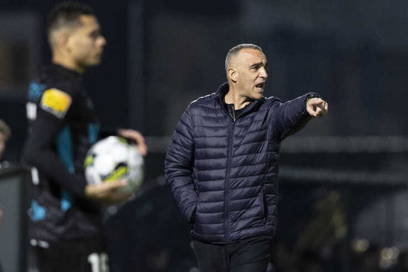 “Satisfeito” por estar nos quartos da Taça, técnico do FC Famalicão quer “avançar ainda mais”