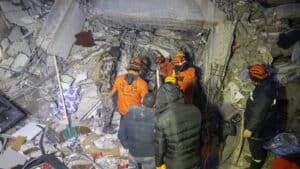 Novo balanço do sismo na Turquia e Síria ultrapassa os 8.300 mortos&nbsp;