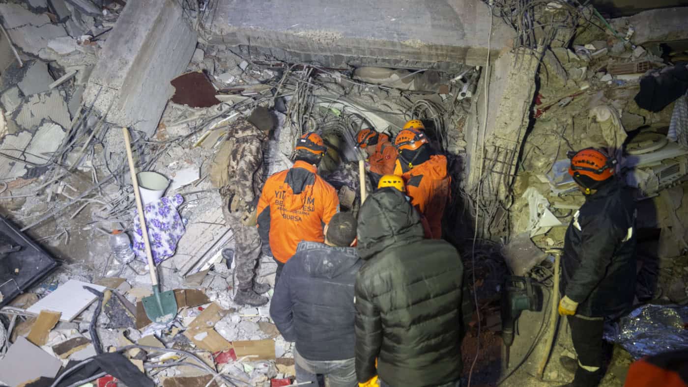 Novo balanço do sismo na Turquia e Síria ultrapassa os 8.300 mortos&nbsp;