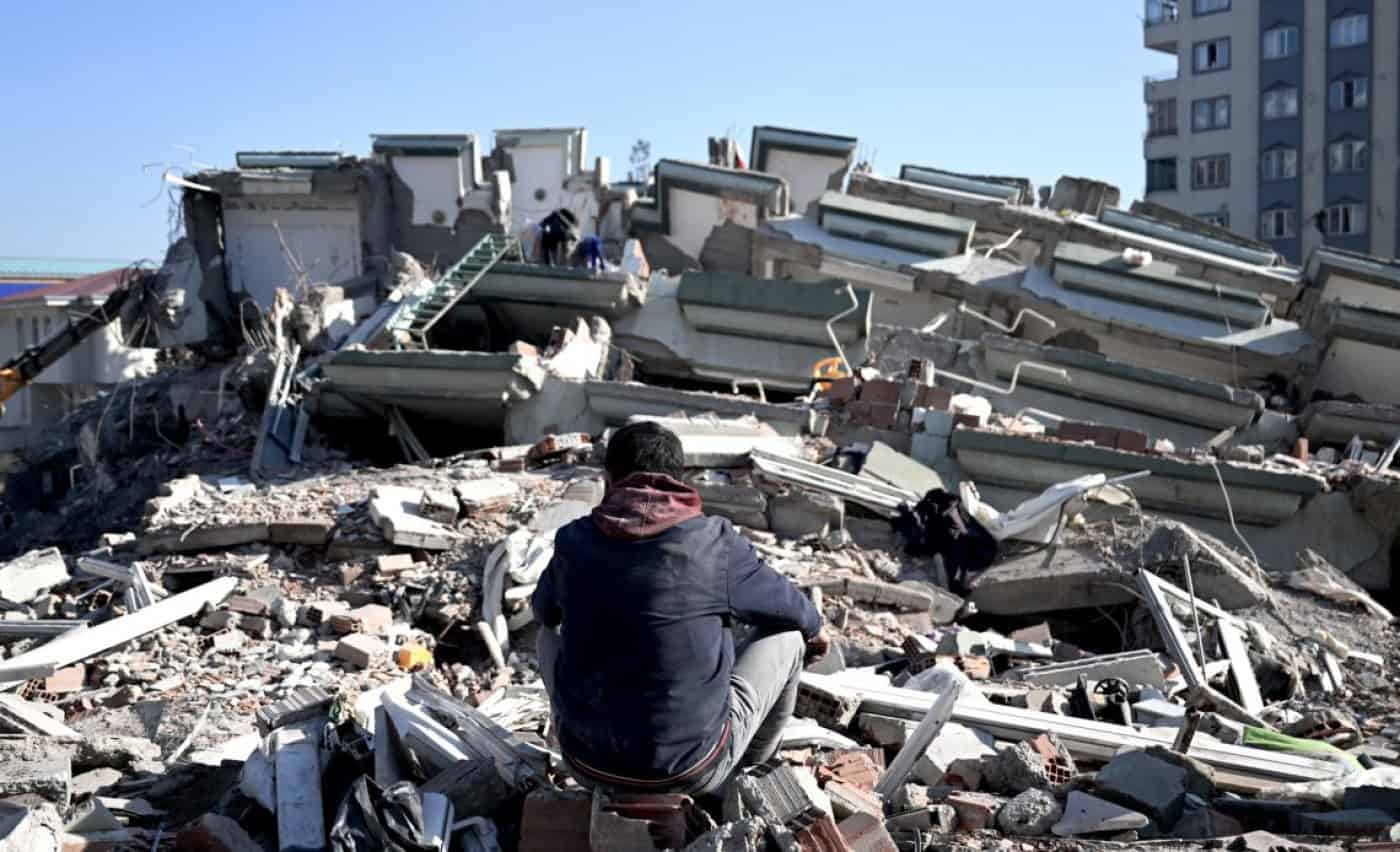 Novo balanço do sismo na Turquia e Síria ultrapassa 21 mil mortos&nbsp;