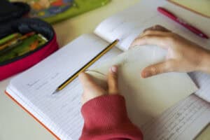 Alunos de Guimarães vão trocar cartas com jovens brasileiros de Londrina