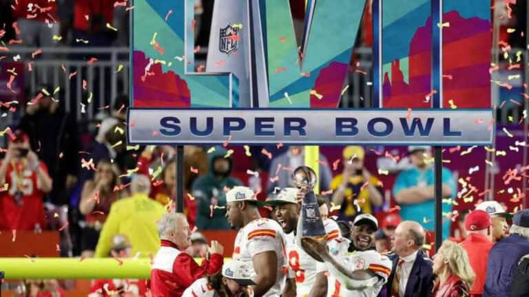 Kansas City Chiefs batem Philadelphia Eagles e conquistam 57.º Super Bowl