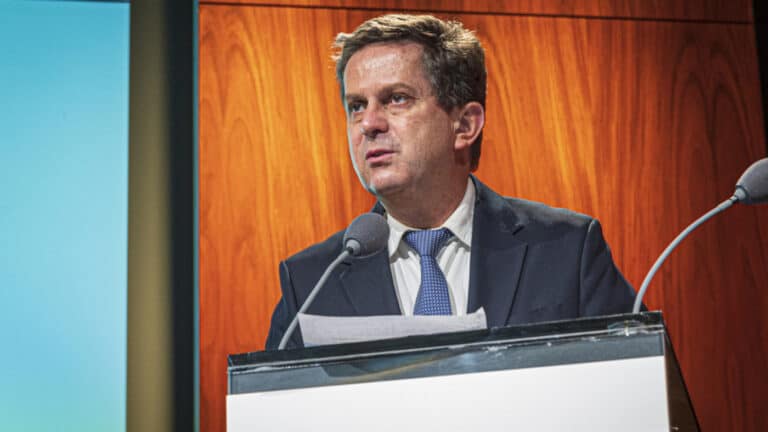 Comissão recomenda que idade máxima para apresentar queixa suba para 30 anos