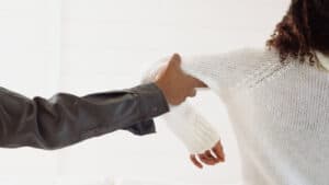 Queixas por violência no namoro aumentam 10% em 5 anos