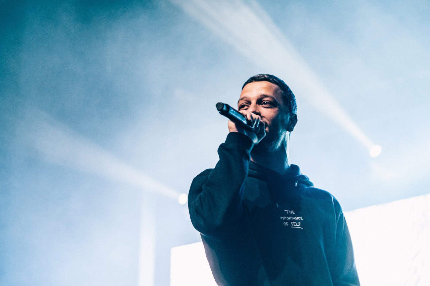 Slow J é o primeiro nome confirmado no Enterro da Gata 2023