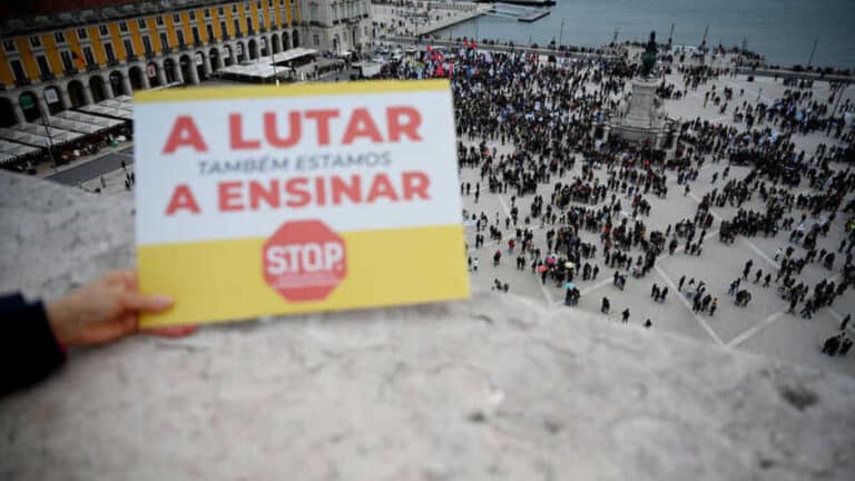 Professores e Ministério retomam hoje negociações em ambiente de contestação