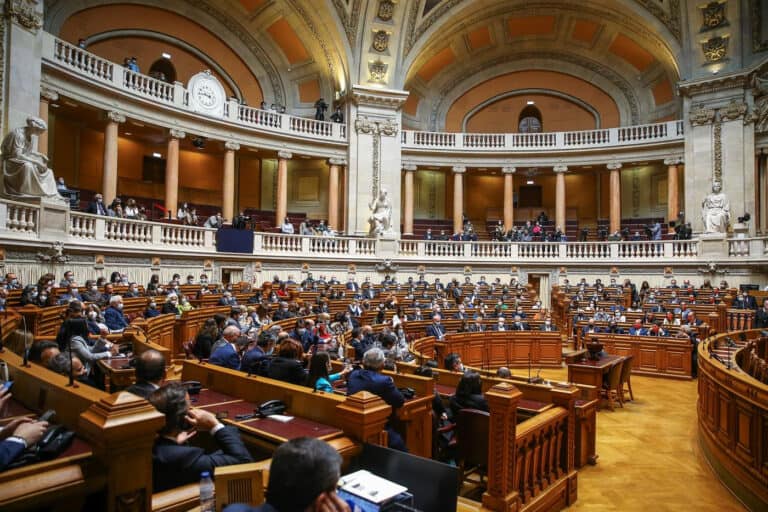 Projeto do PCP para proteger habitação e evitar incumprimentos em debate no parlamento