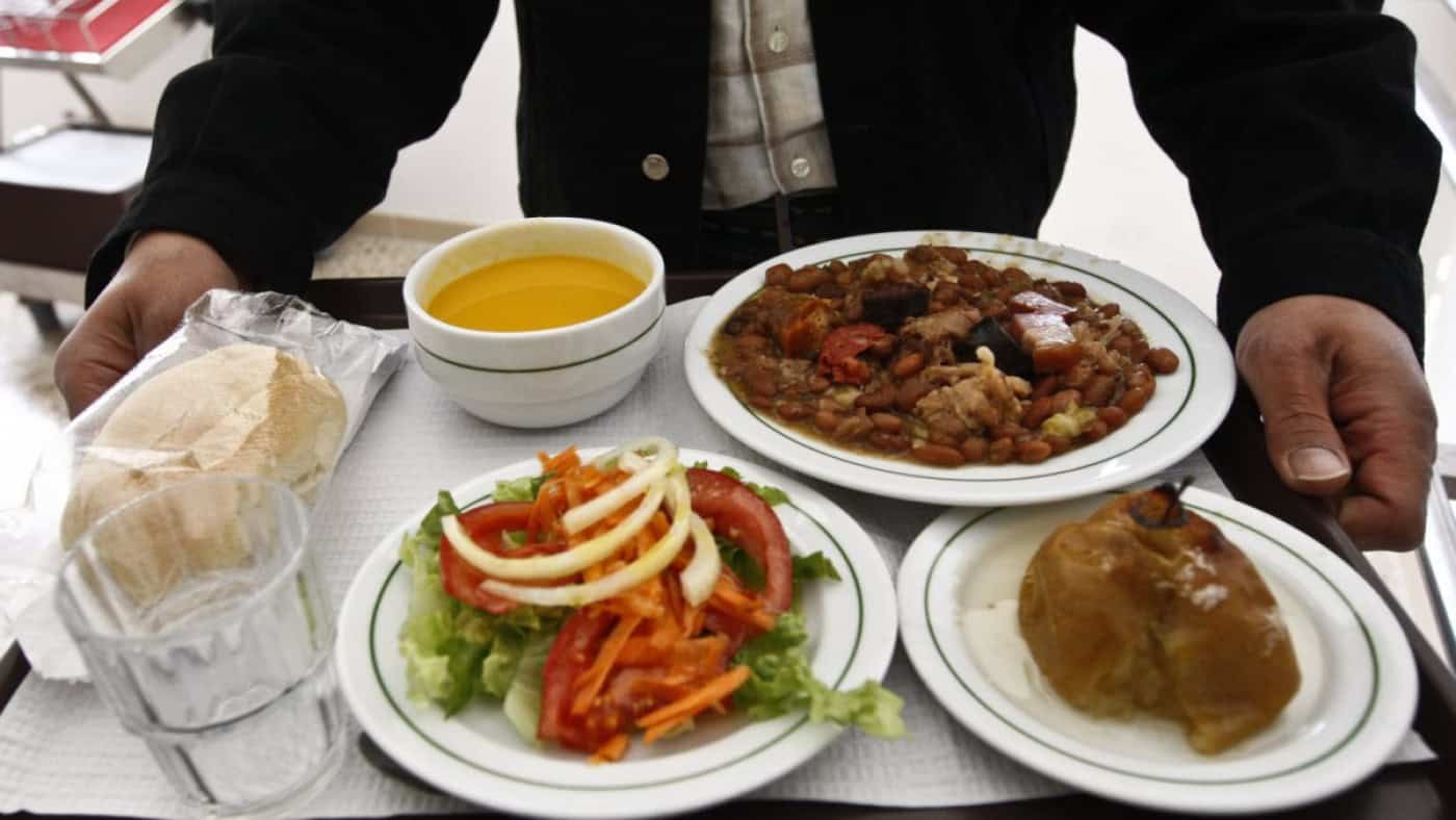 Governo propõe aumento para 4,90 euros nas refeições das cantinas do Estado