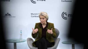 Von der Leyen pede que se redobrem os esforços no apoio militar a Kiev