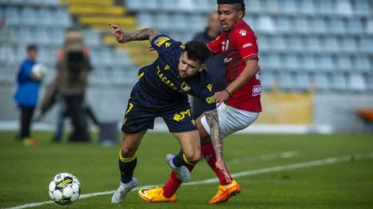 FC Famalicão vence nos Açores