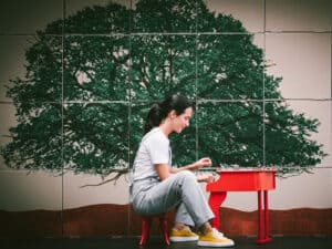 Joana Gama convida o público a viajar pela diversidade das árvores no Theatro Circo