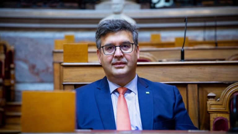 PSD avança com cinco diplomas na educação e quer Governo a negociar tempo de serviço&nbsp;