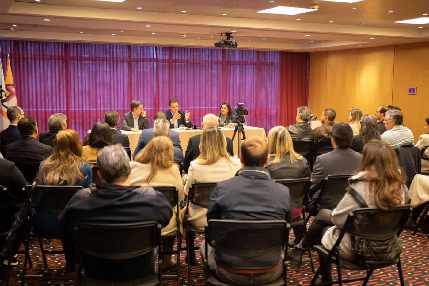 Pelo menos 12 imigrantes brasileiros estão a viver numa loja